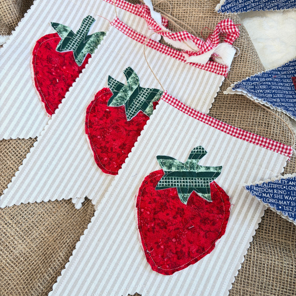 KNOB Quilted Strawberry Banner for Peg Rack, Knob Hanger, Small Home Door Decor