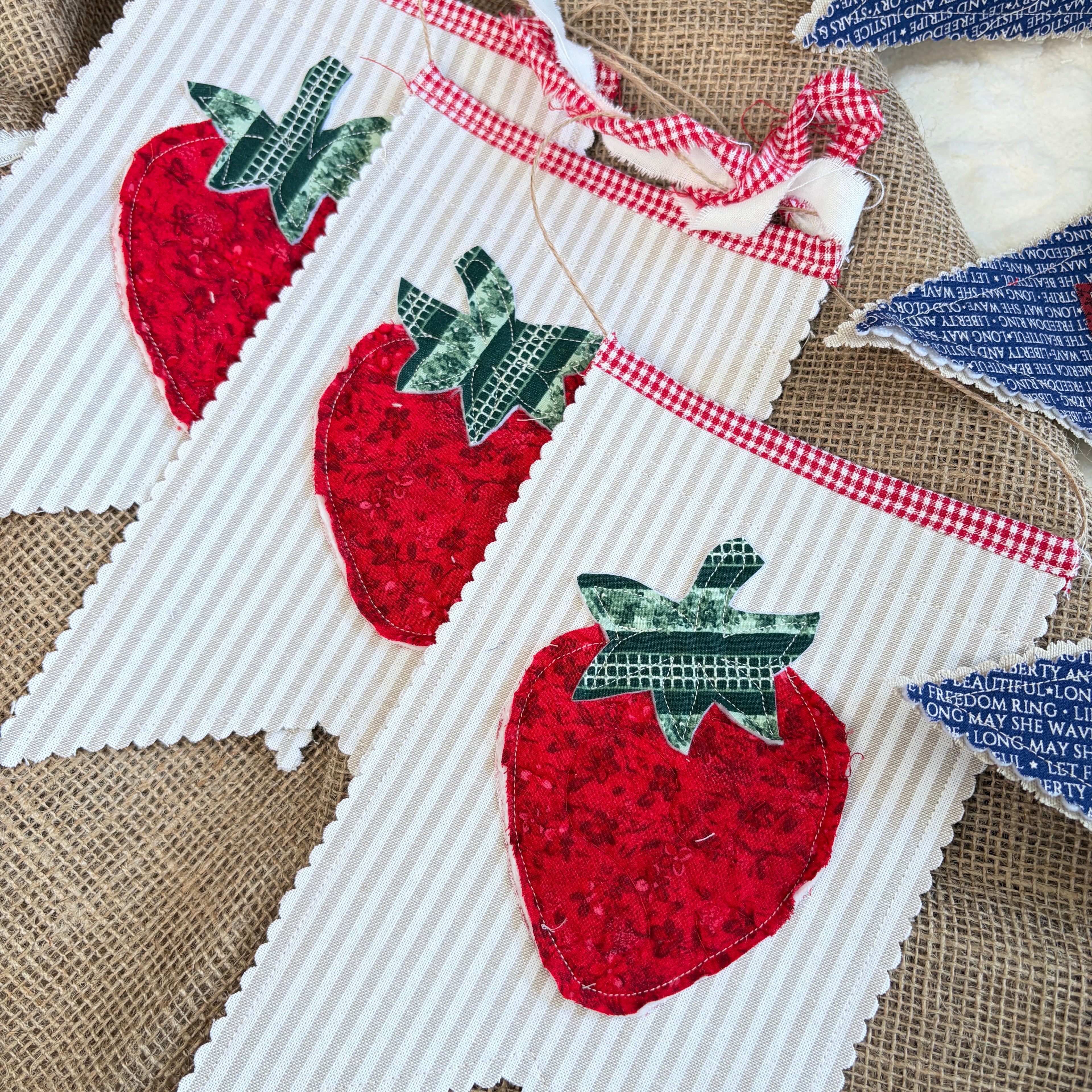 KNOB Quilted Strawberry Banner for Peg Rack, Knob Hanger, Small Home Door Decor
