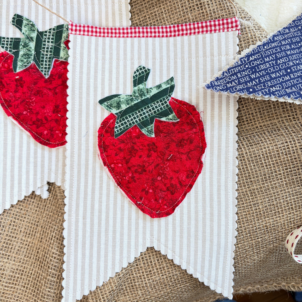 KNOB Quilted Strawberry Banner for Peg Rack, Knob Hanger, Small Home Door Decor