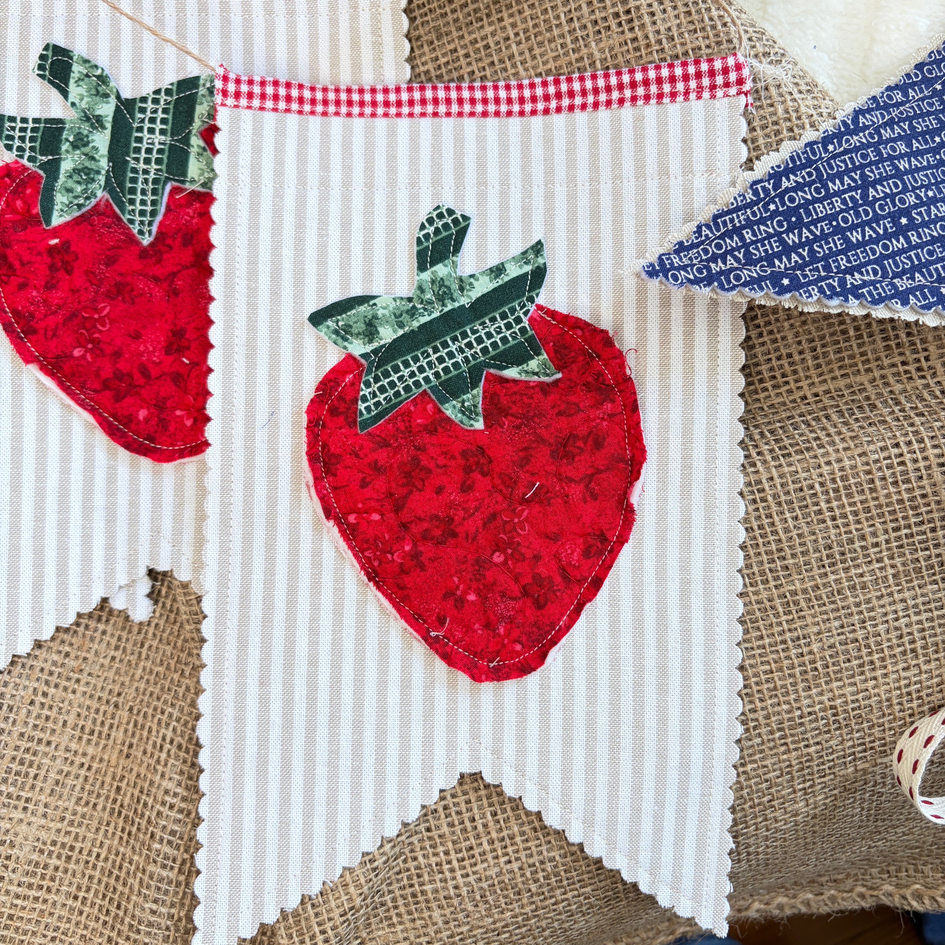 KNOB Quilted Strawberry Banner for Peg Rack, Knob Hanger, Small Home Door Decor