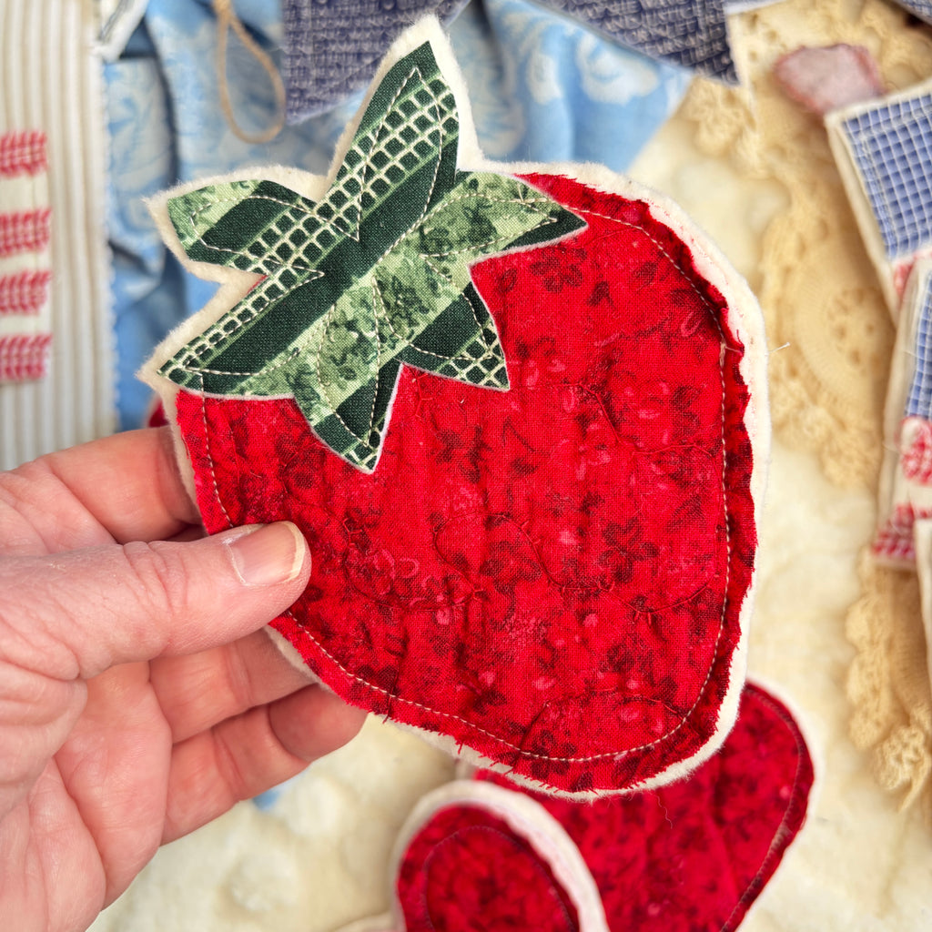 GARLAND ADD-ON: Quilted Strawberries and Hearts 6 Cut-Out Accents