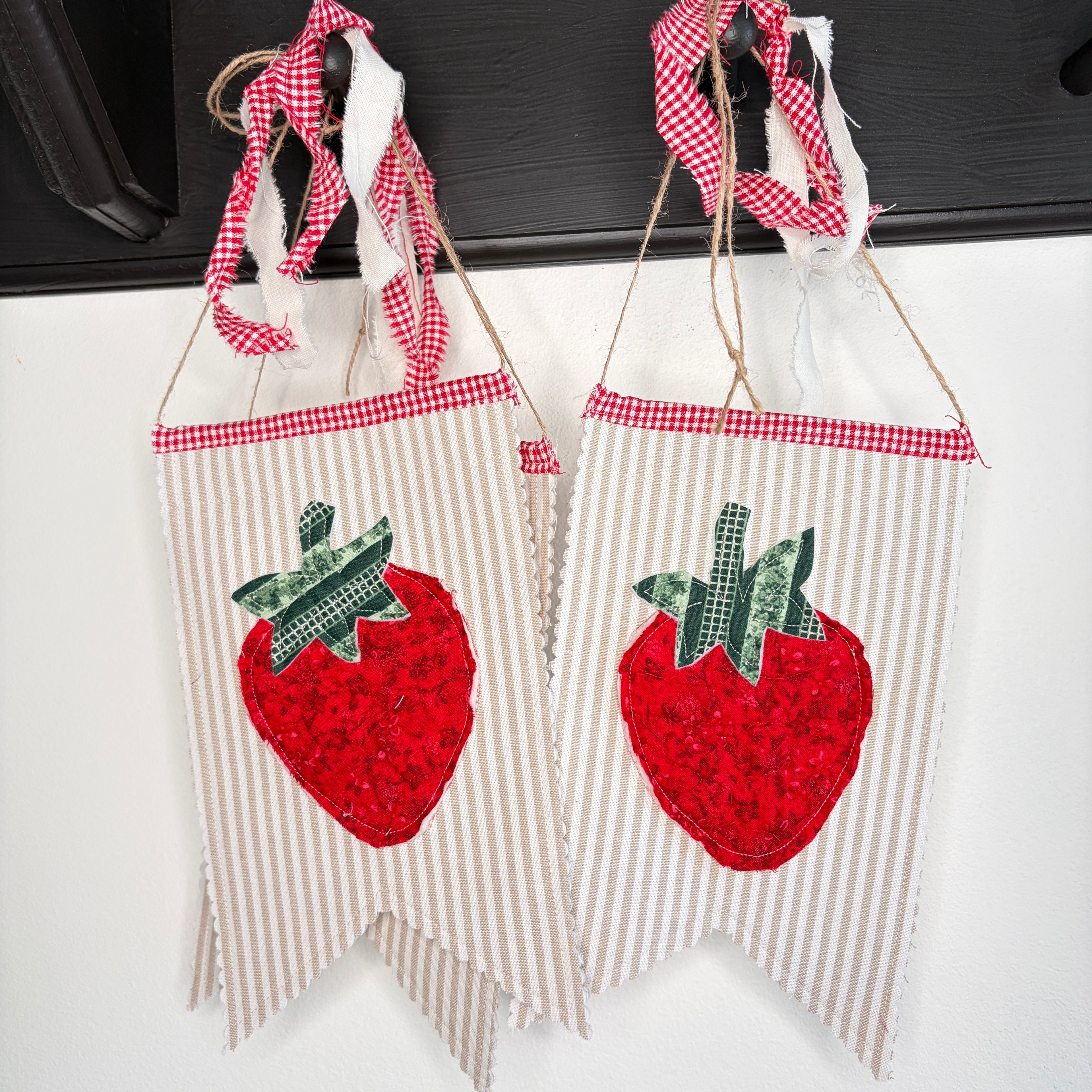 KNOB Quilted Strawberry Banner for Peg Rack, Knob Hanger, Small Home Door Decor
