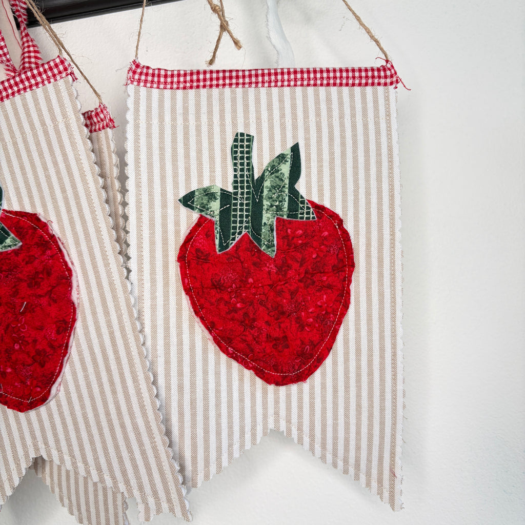 KNOB Quilted Strawberry Banner for Peg Rack, Knob Hanger, Small Home Door Decor