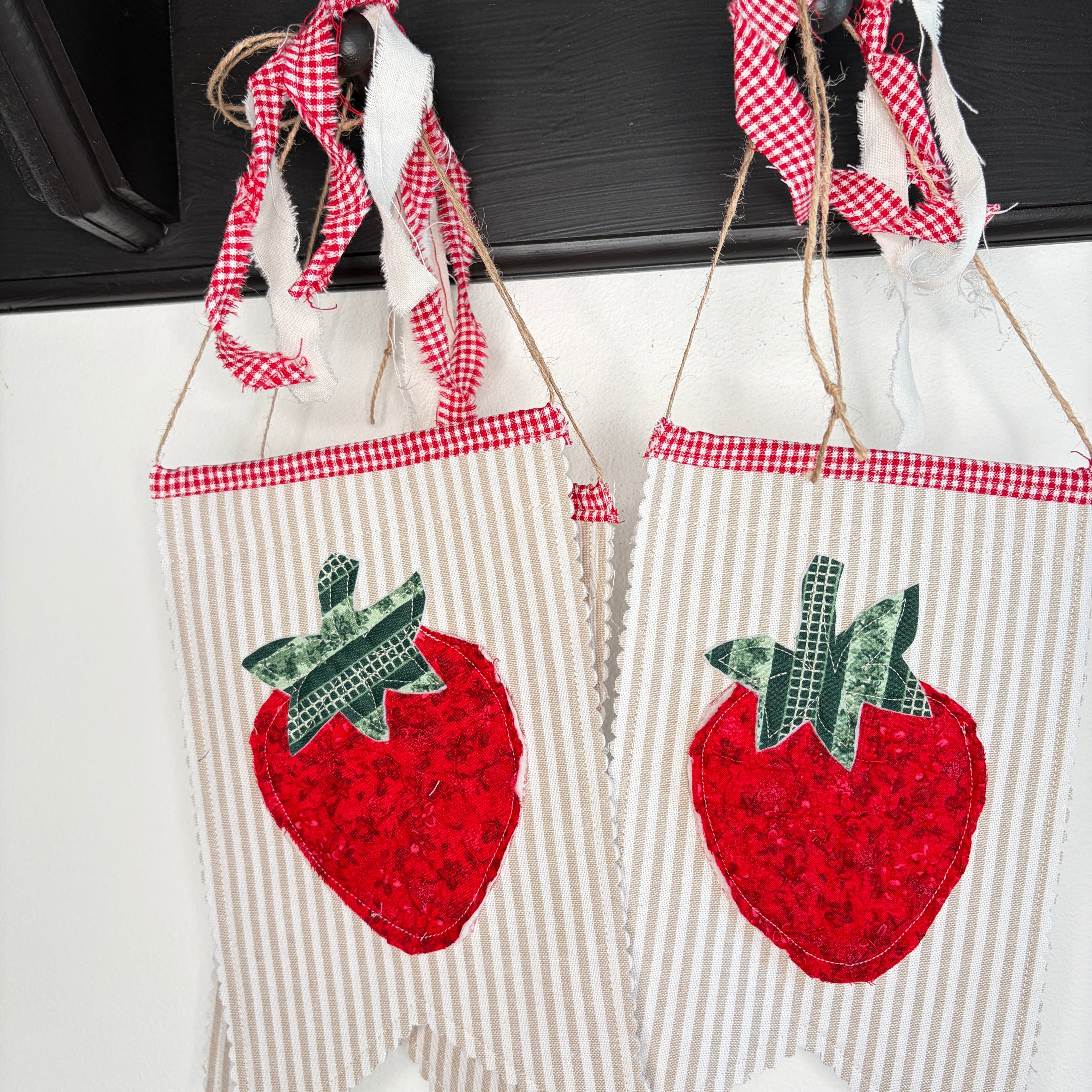 KNOB Quilted Strawberry Banner for Peg Rack, Knob Hanger, Small Home Door Decor