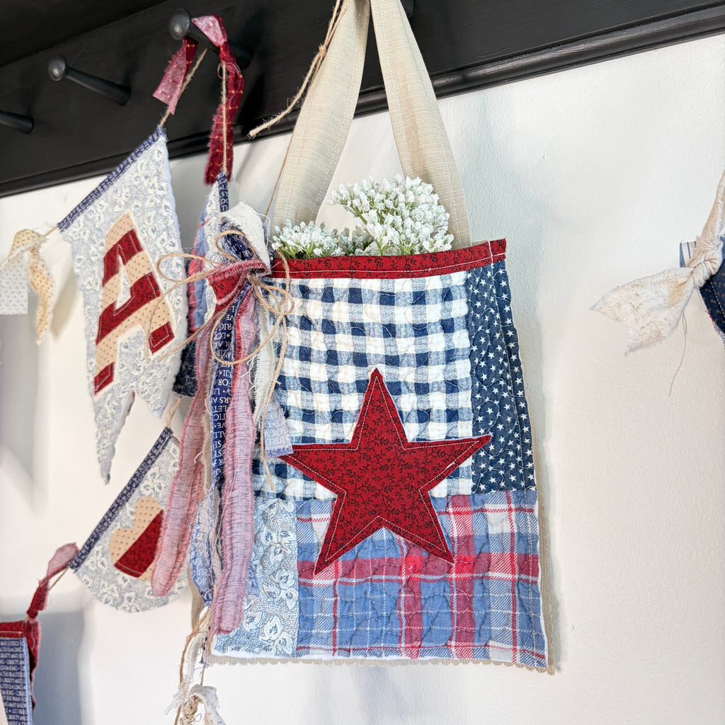 DITTY Americana Quilted Tuck-In Pouch with Burgundy Star, Hanging Ditty Bag