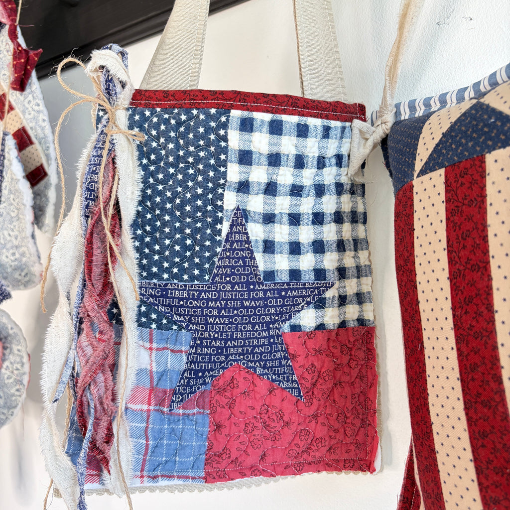 DITTY Americana Quilted Tuck-In Pouch with Blue Star, Hanging Ditty Bag