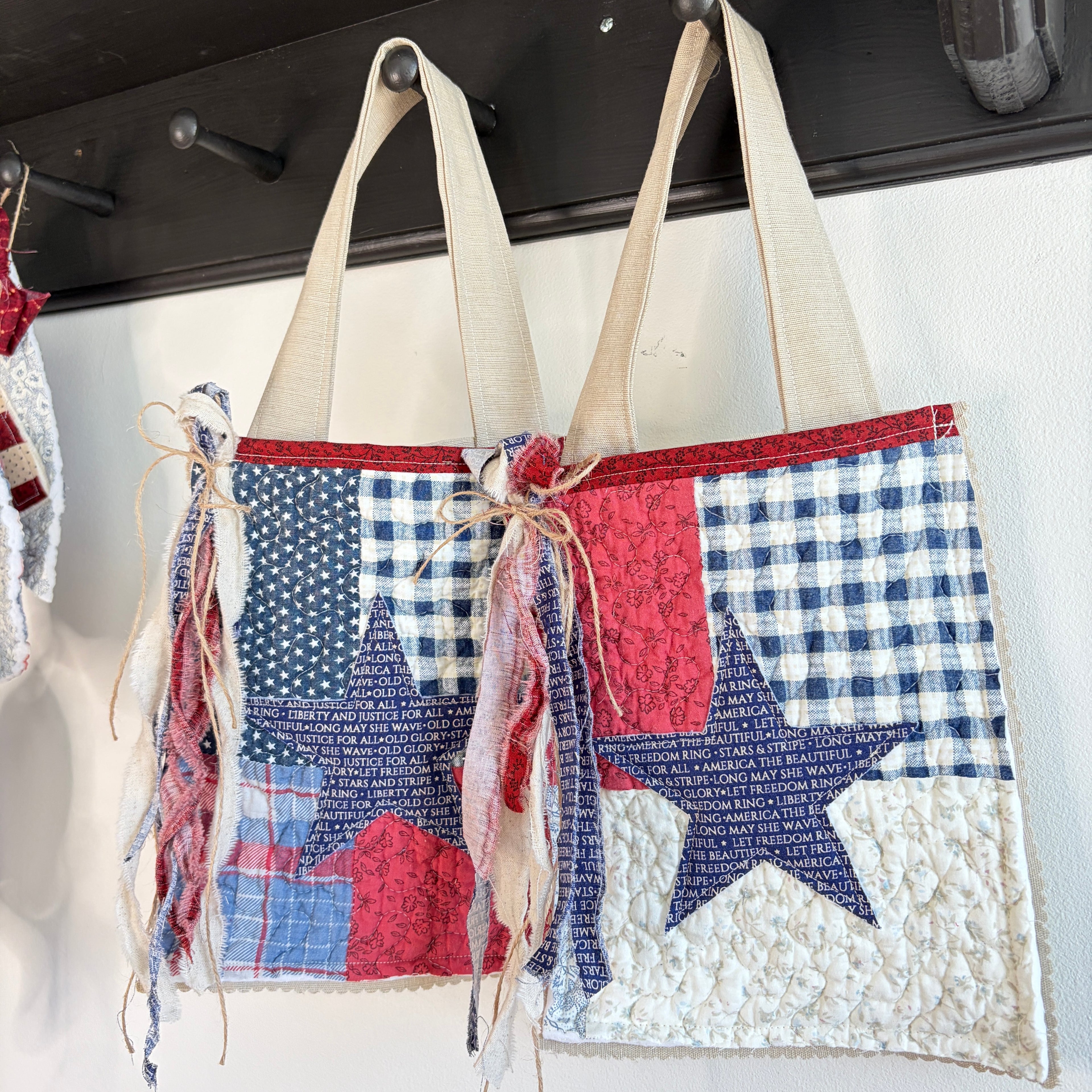 DITTY Americana Quilted Tuck-In Pouch with Blue Star, Hanging Ditty Bag