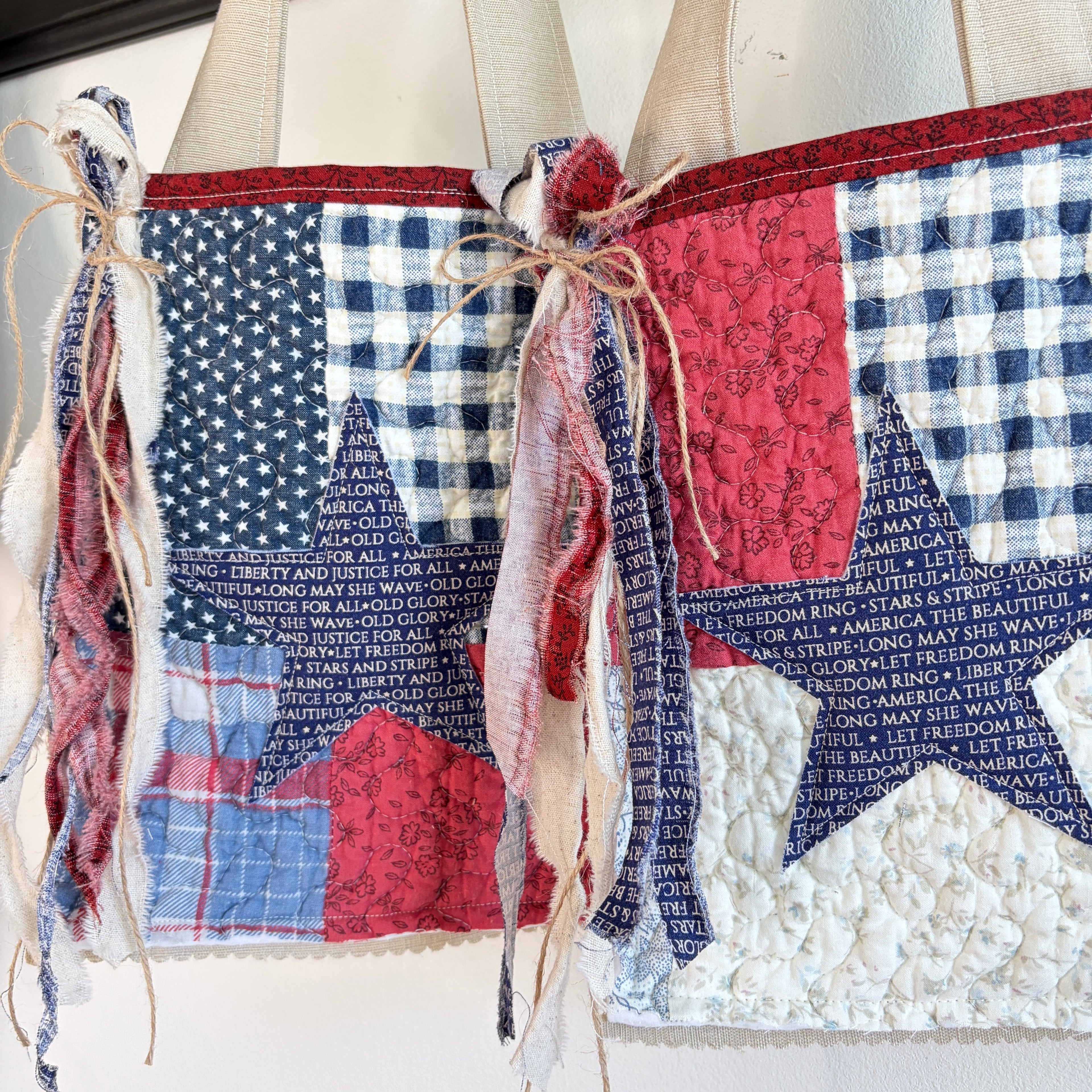 DITTY Americana Quilted Tuck-In Pouch with Blue Star, Hanging Ditty Bag