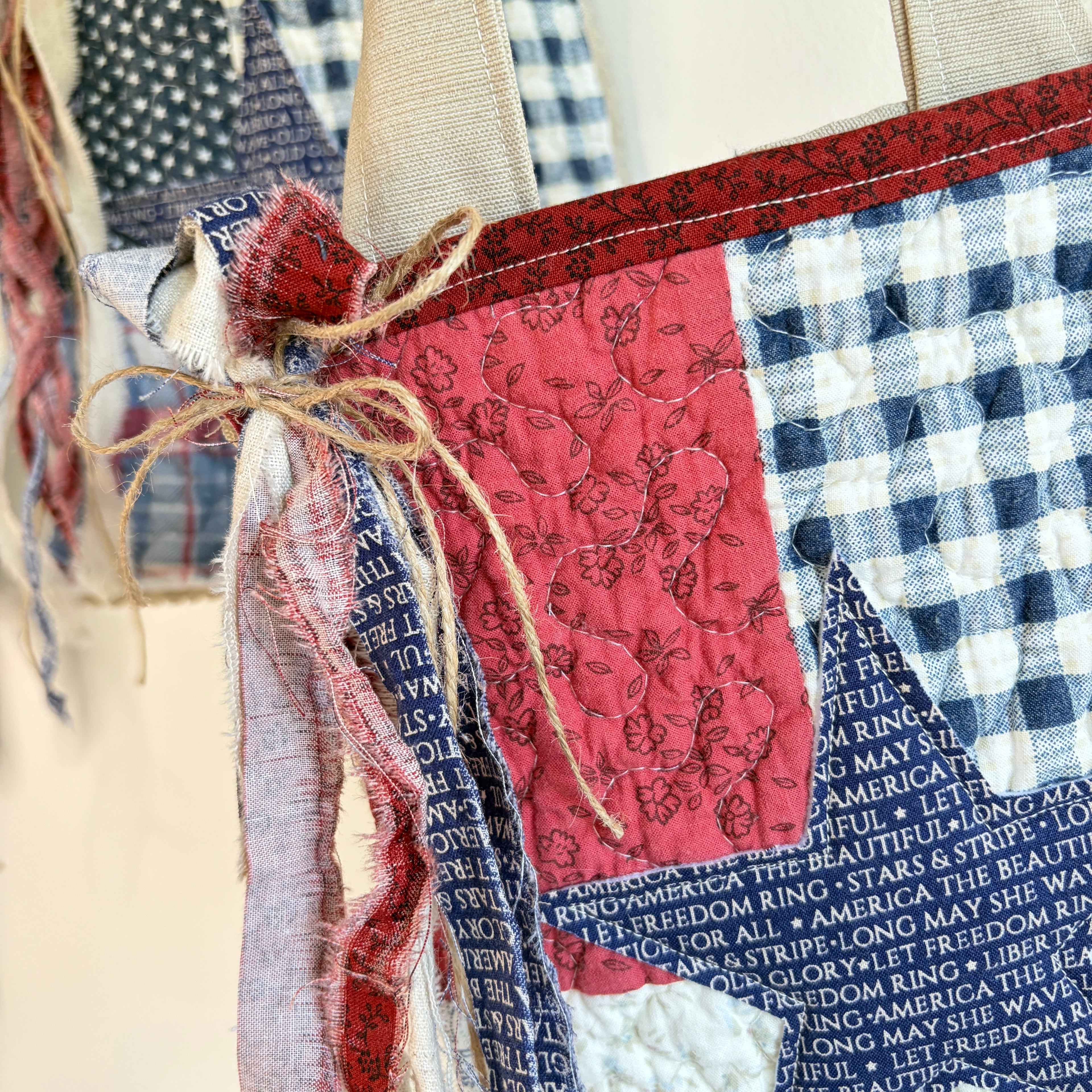 DITTY Americana Quilted Tuck-In Pouch with Burgundy Star, Hanging Ditty Bag