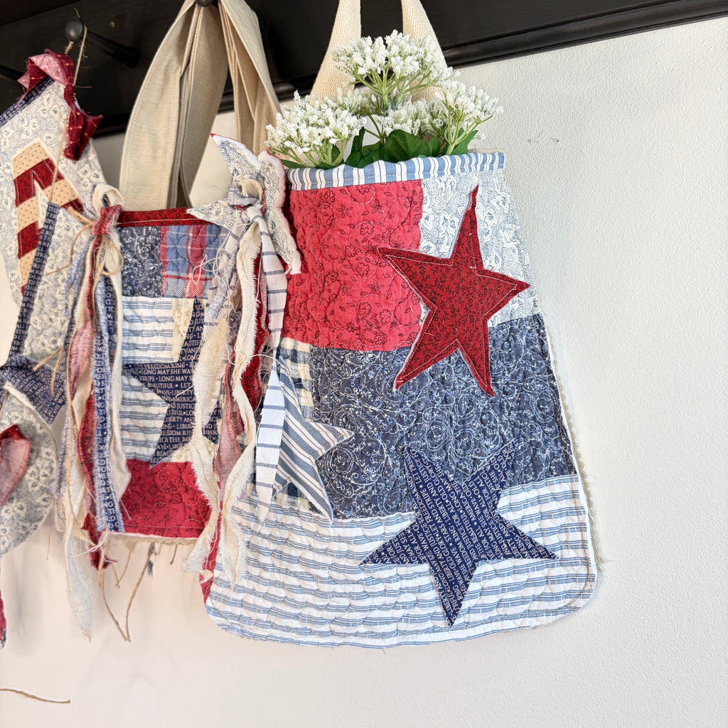 DITTY Americana Quilted Tuck-In Pouch with Stars, Hanging Ditty Bag Large