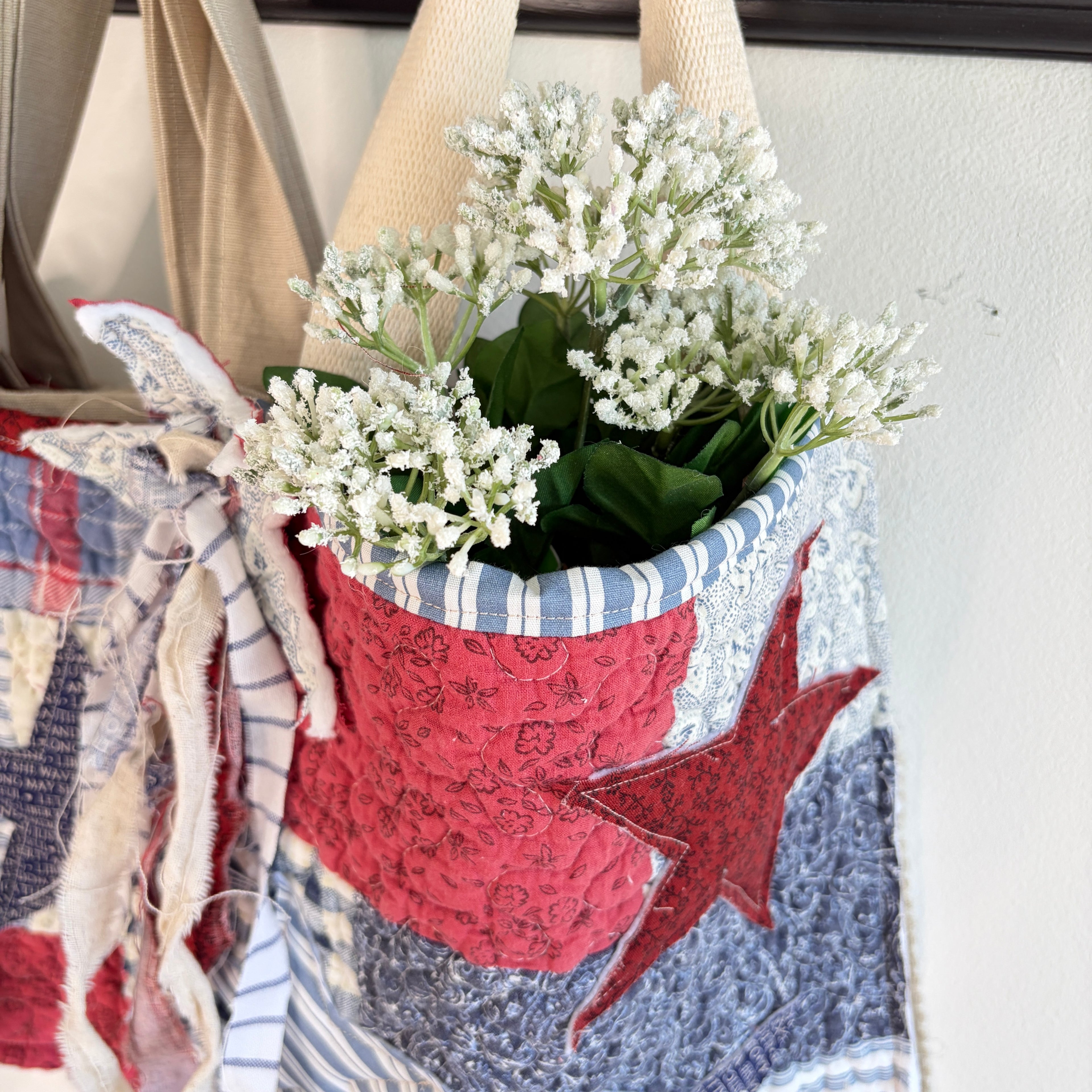 DITTY Americana Quilted Tuck-In Pouch with Stars, Hanging Ditty Bag Large