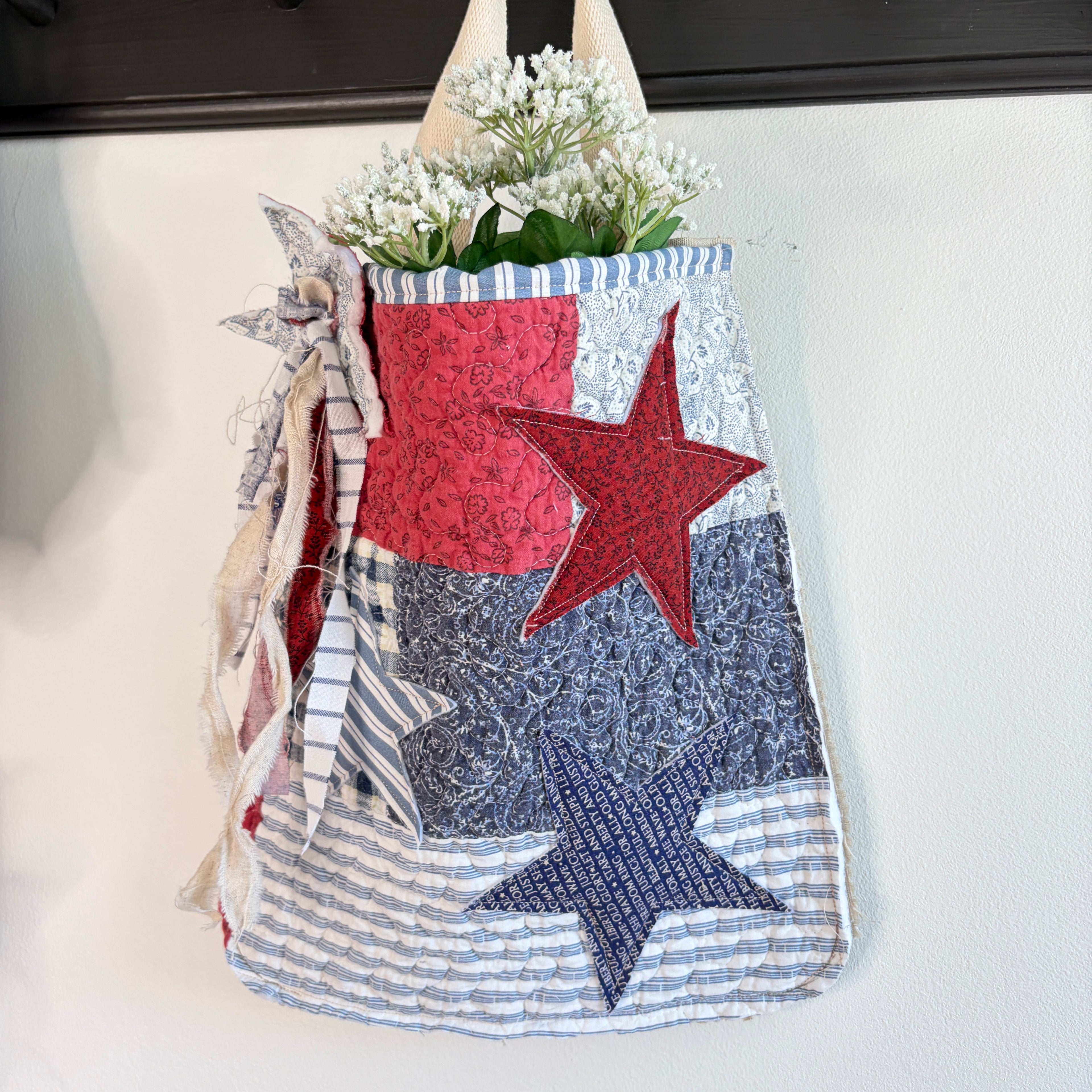DITTY Americana Quilted Tuck-In Pouch with Stars, Hanging Ditty Bag Large