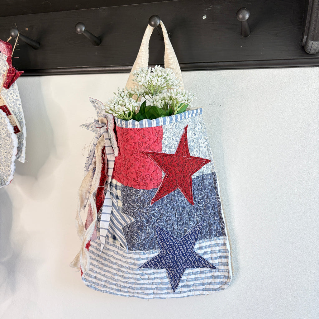 DITTY Americana Quilted Tuck-In Pouch with Stars, Hanging Ditty Bag Large