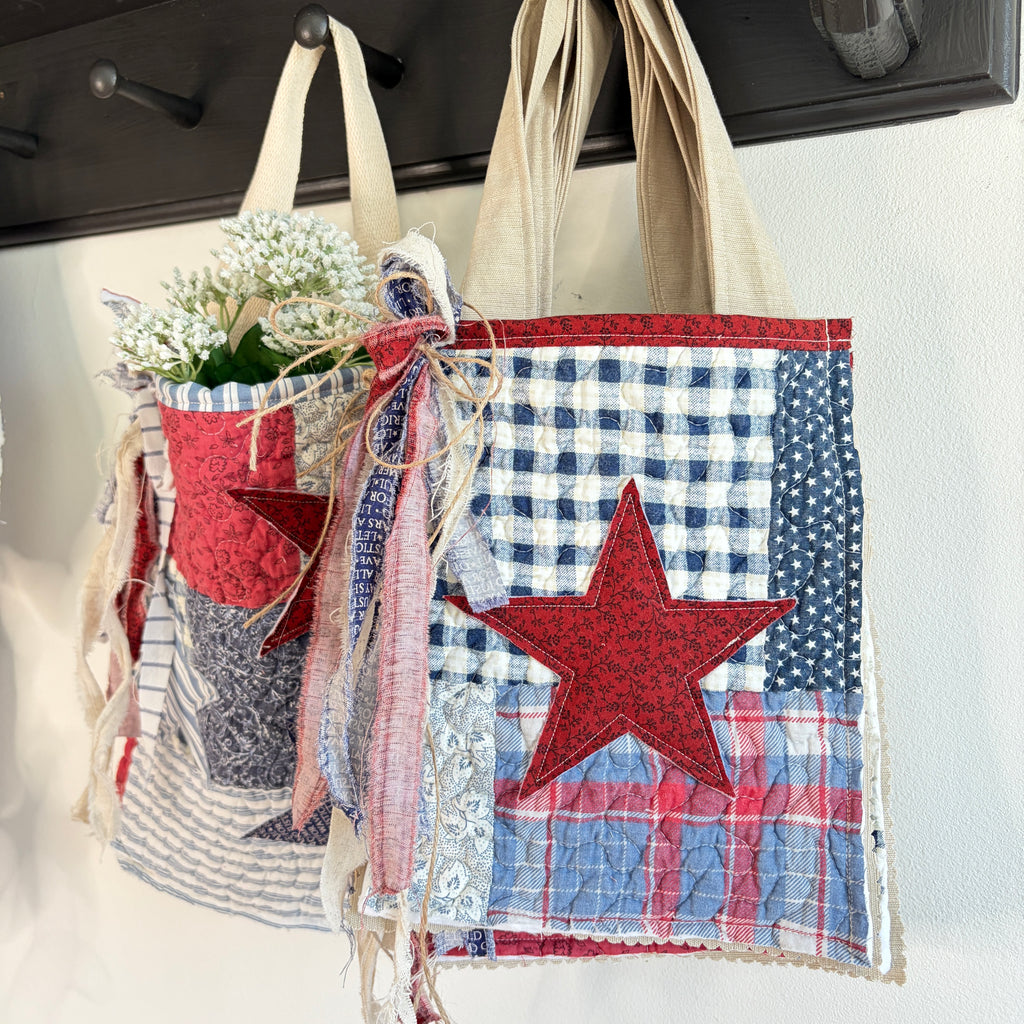 DITTY Americana Quilted Tuck-In Pouch with Burgundy Star, Hanging Ditty Bag