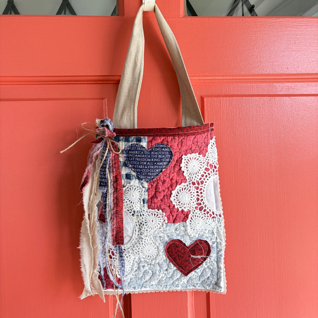 DITTY Americana Quilted Tuck-In Pouch with Hearts and Doilies, Hanging Ditty Bag