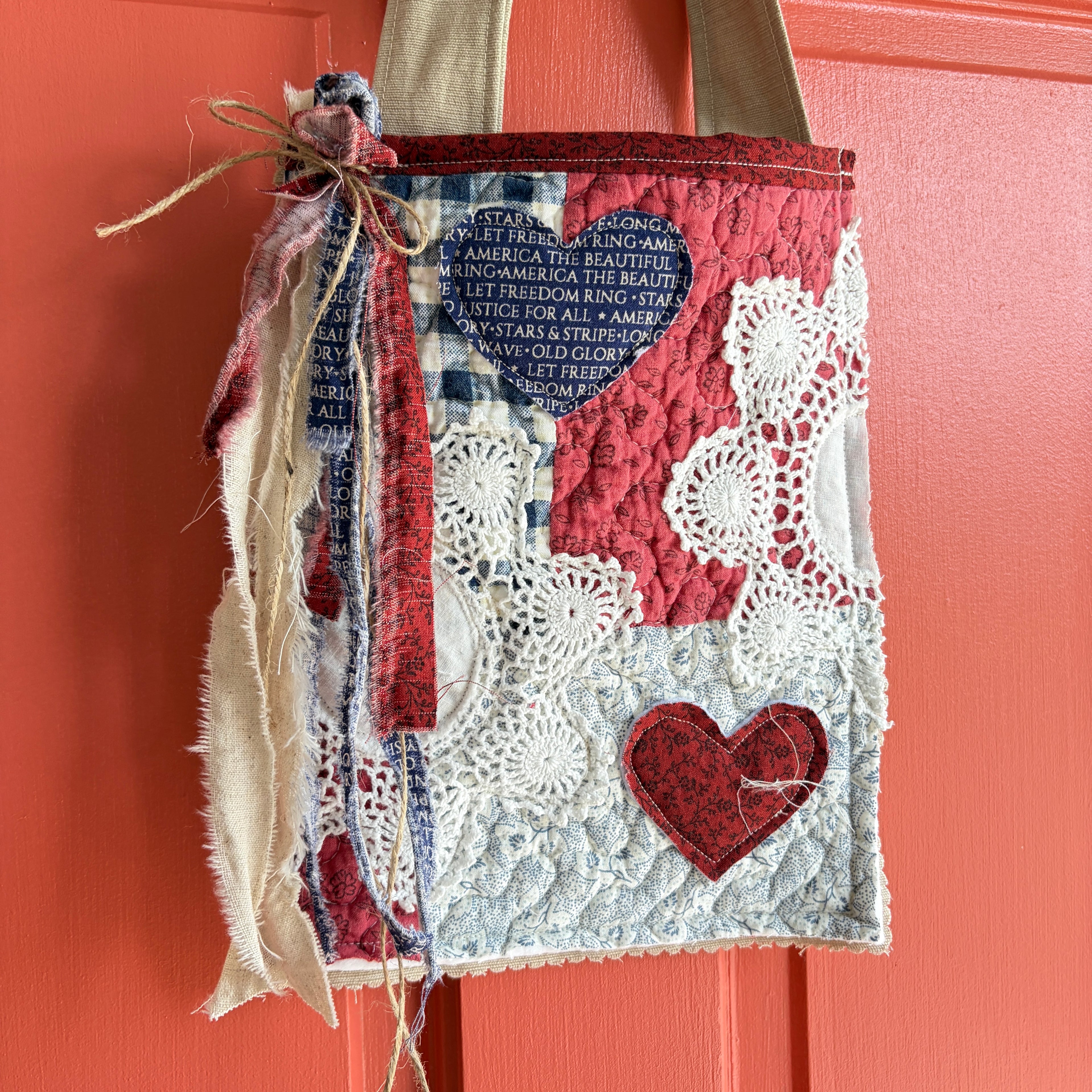 DITTY Americana Quilted Tuck-In Pouch with Hearts and Doilies, Hanging Ditty Bag