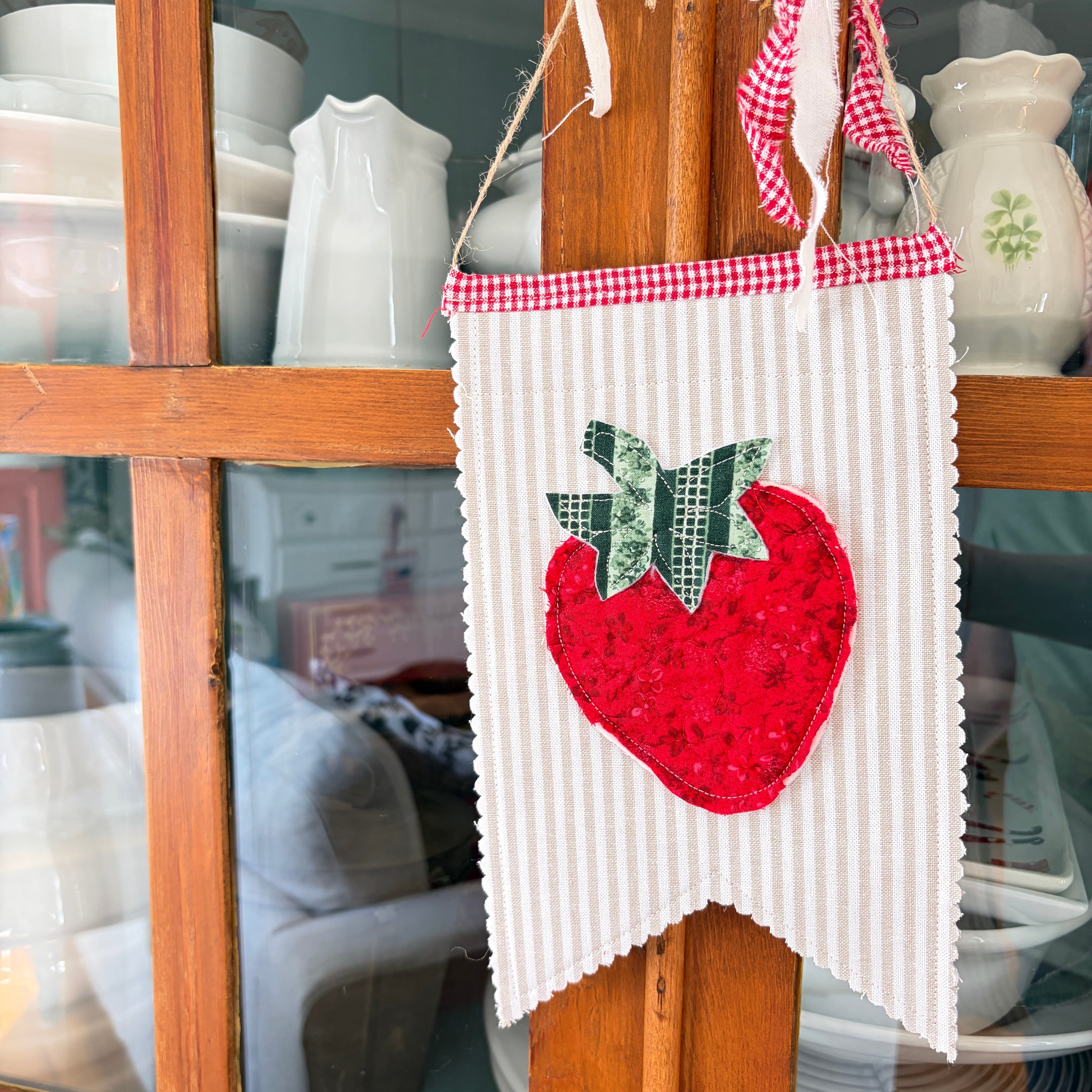 KNOB Quilted Strawberry Banner for Peg Rack, Knob Hanger, Small Home Door Decor